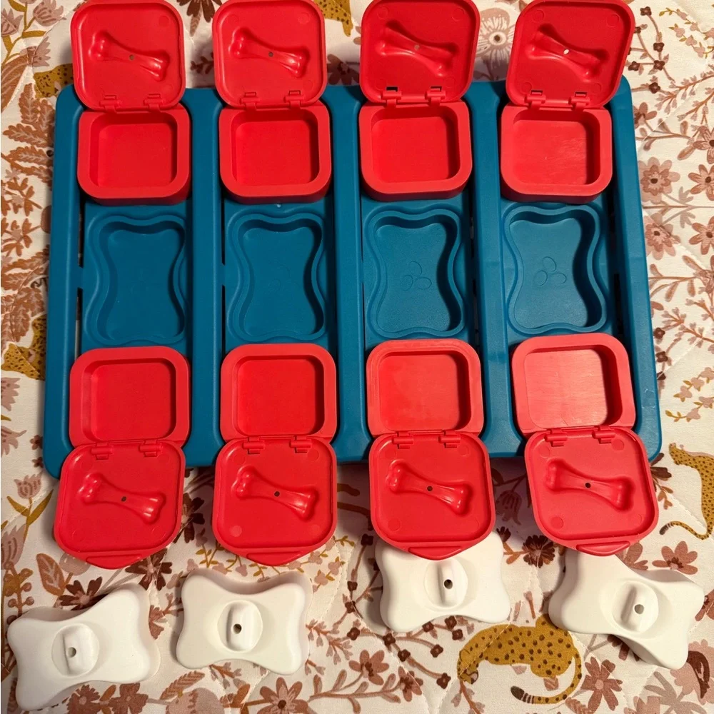 Outward Hound Interactive Dog Feeder / Puzzle